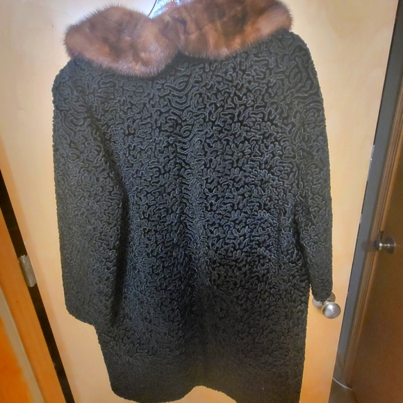 Vintage | REALPersian Lambs Wool Fur Coat | Mink Collar| Black - Picture 5 of 5